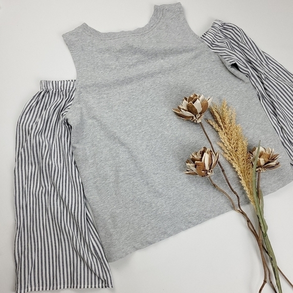 Vince Camuto Grey Sweater Cold Shoulder Top PM - Picture 4 of 11